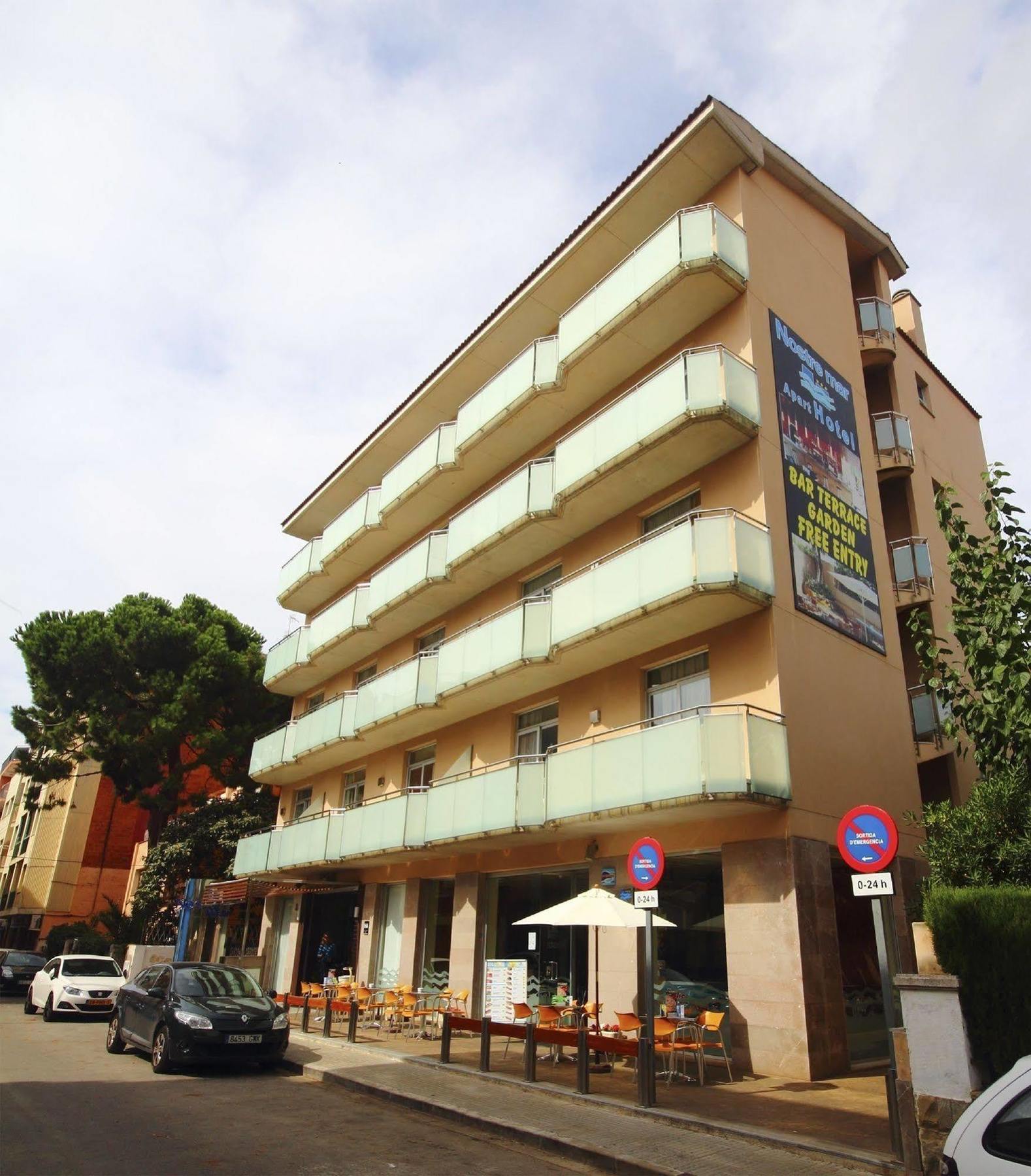 Aqua Hotel Nostre Mar Apartments ピネダ・デ・マール エクステリア 写真