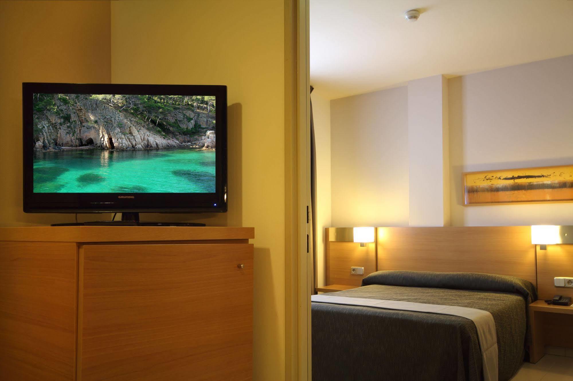 Aqua Hotel Nostre Mar Apartments ピネダ・デ・マール エクステリア 写真