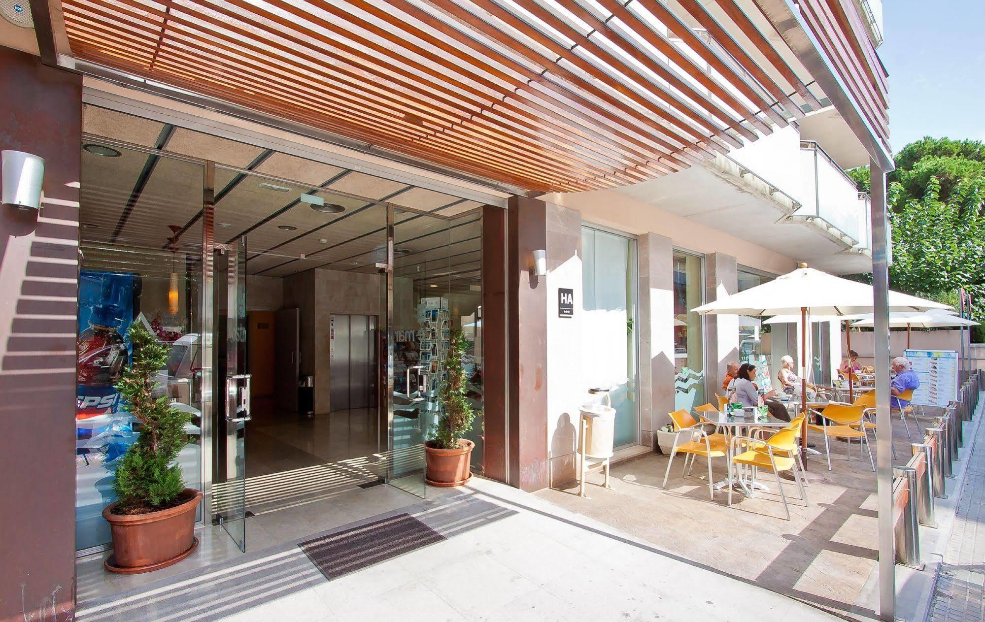 Aqua Hotel Nostre Mar Apartments ピネダ・デ・マール エクステリア 写真