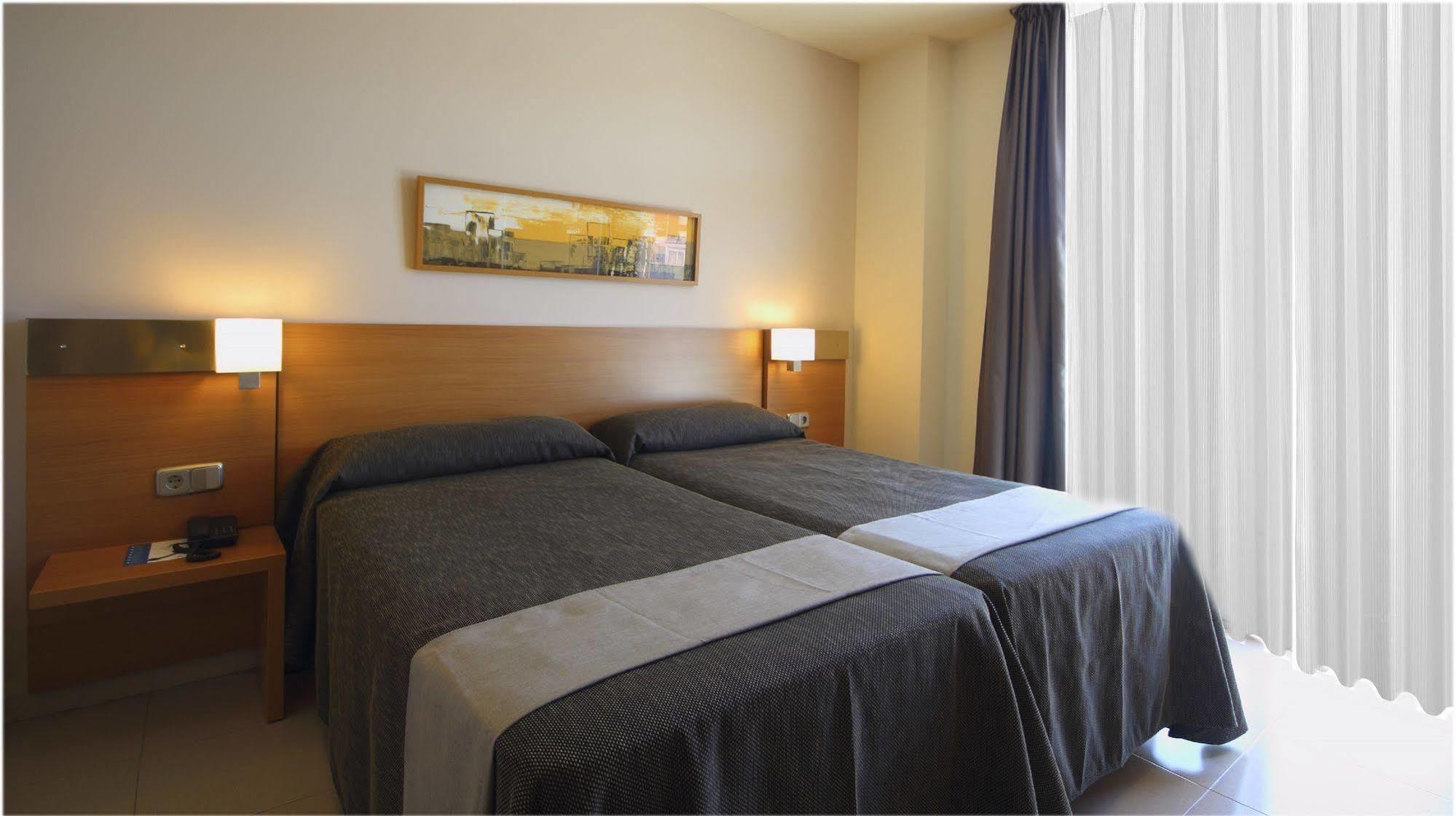 Aqua Hotel Nostre Mar Apartments ピネダ・デ・マール エクステリア 写真