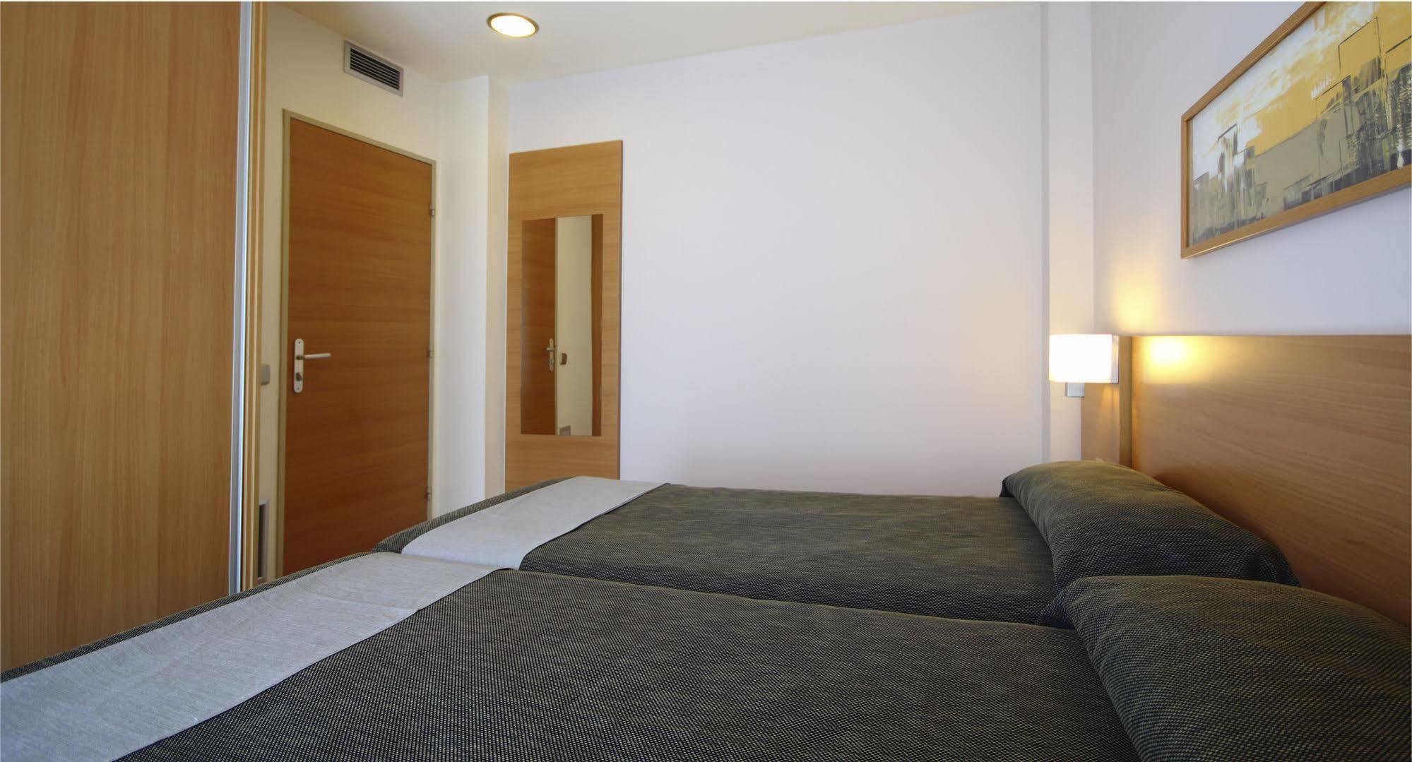 Aqua Hotel Nostre Mar Apartments ピネダ・デ・マール エクステリア 写真